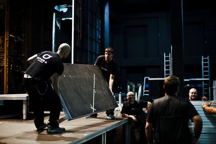 PREPARATIVOS PARA EL ESTRENO DE LA OPERA LA VALKIRIA EN EL TEATRO CAM