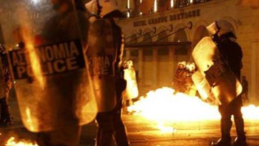 Disturbios en Atenas mientras el Parlamento debate el tercer rescate