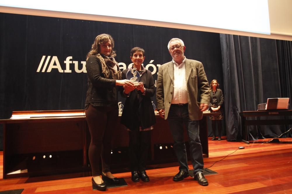 Indalecio, en Cangas, recibió un reconocimiento en la gala de ayer // J.Lores