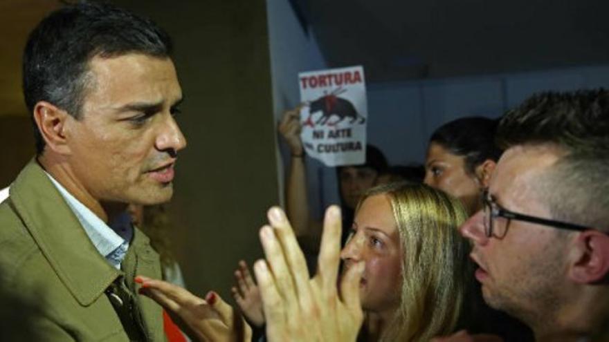 Animalistas &#039;revientan&#039; un acto de Pedro Sánchez