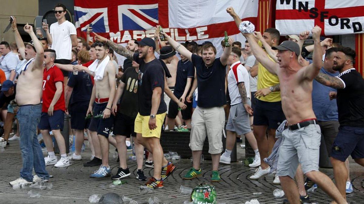 Hooligans ingleses durante la Eurocopa de 2016 en Francia