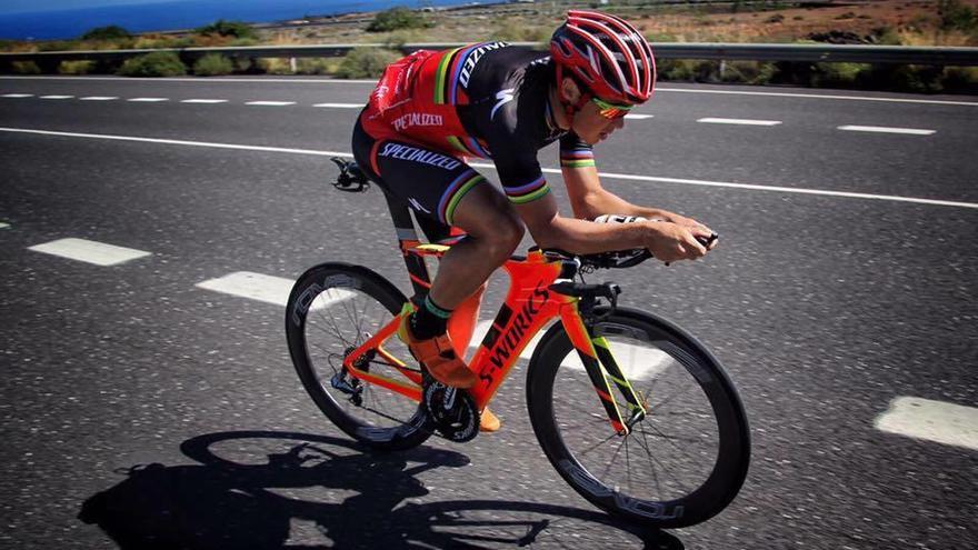 El pentacampeón del mundo Javier Gómez Noya, durante un entrenamiento. // @granfondoezaro