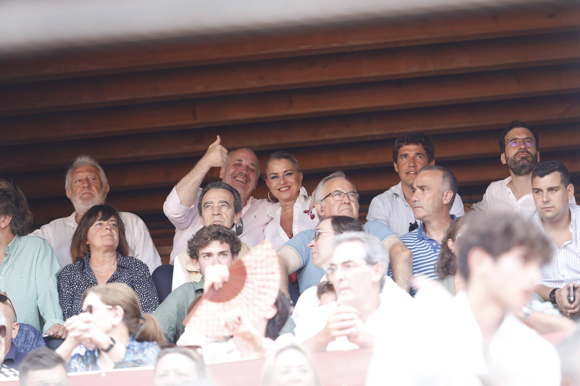De Espinosa de los Monteros a Esperanza Aguirre: el ambiente en la plaza de toros de Gijón, en imágenes