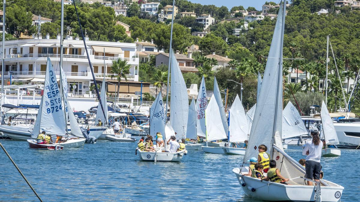 La escuela del Club de Vela de Andratx está en peligro de desaparición.