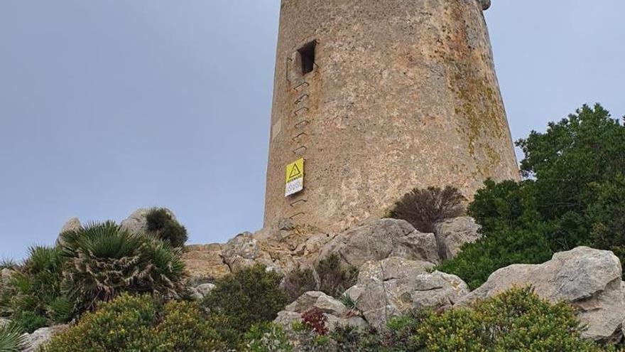 Fotos | Cierran el acceso al interior de la Torre d'Albercuix en Pollença