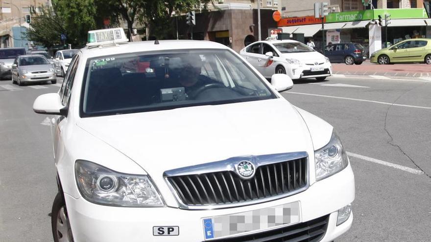 El consejero de Fomento se reúne con los transportistas.