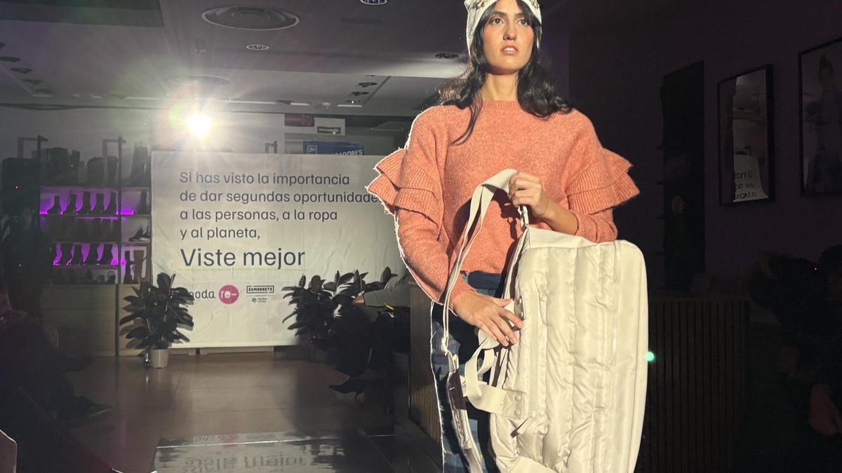 FOTOGALERÍA | La moda sostenible extremeña conquista la pasarela en el centro de Cáceres