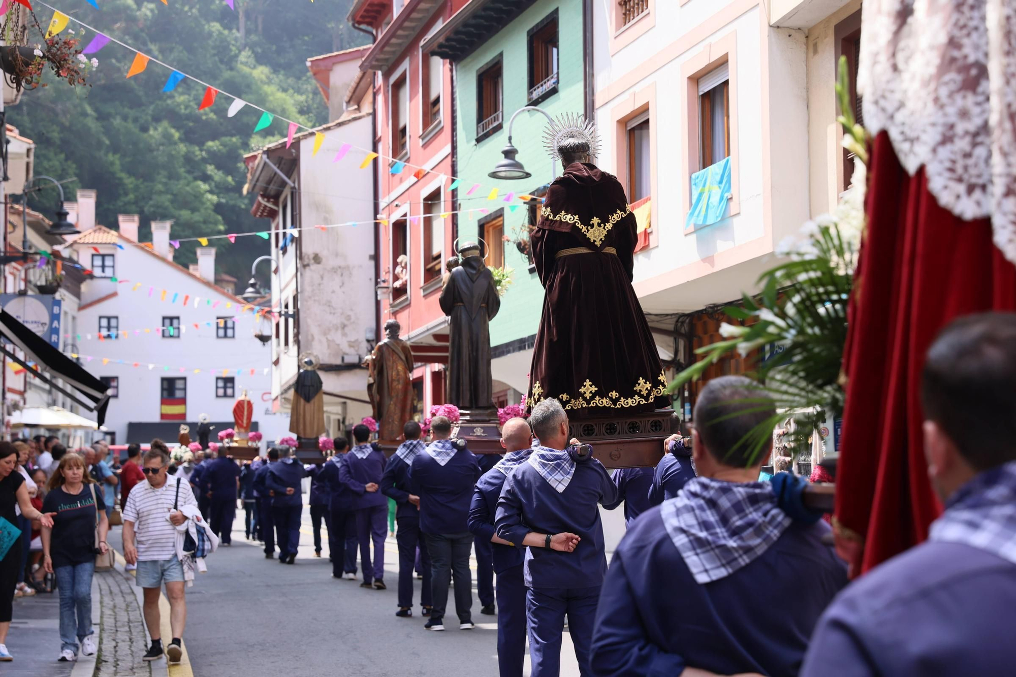 EN IMÁGENES: así fue el día de L'Amuravela en Cudillero