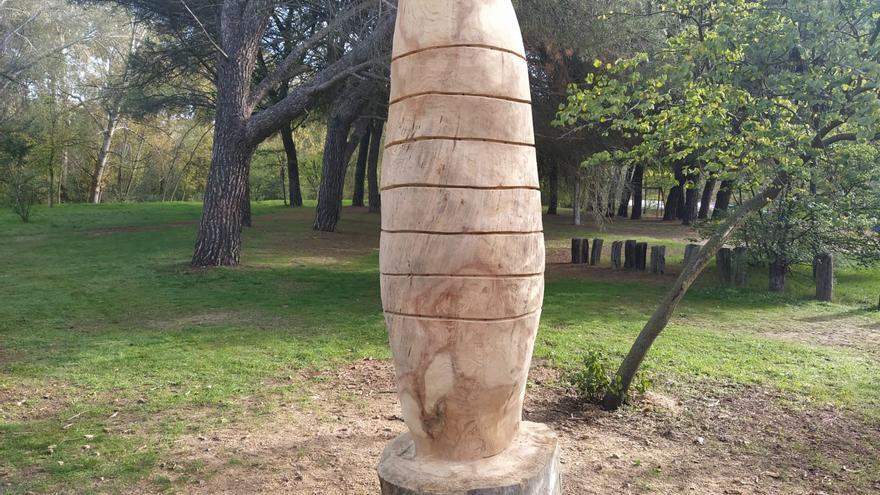 Proyecto Solitarias, una escultura-vivienda para las abejas en Valorio