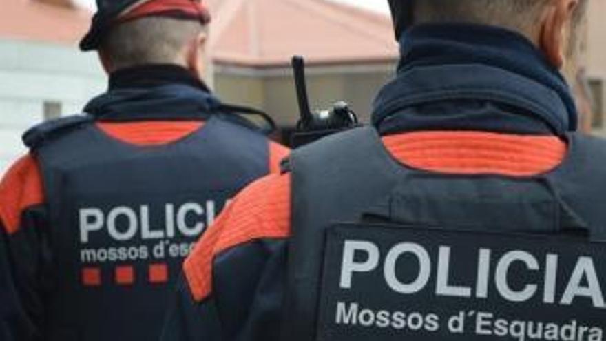 Detenen un fotògraf a Cadaqués per gravar les clientes mentre es despullaven