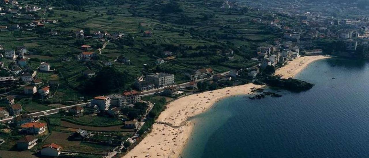 Una vista aérea de Agrelo-Portomaior, con los terrenos no urbanizables al lado de la PO-551. // G.N.