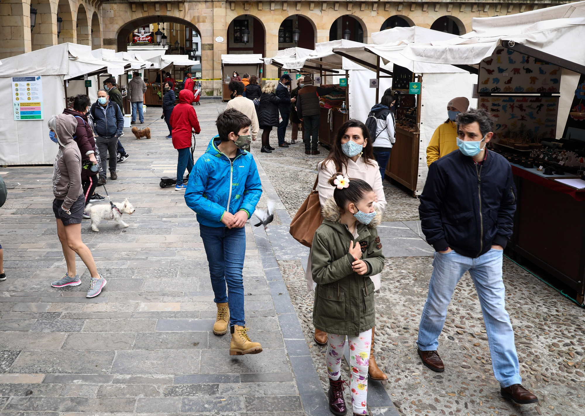 Ambiente en Gijón en Sábado Santo