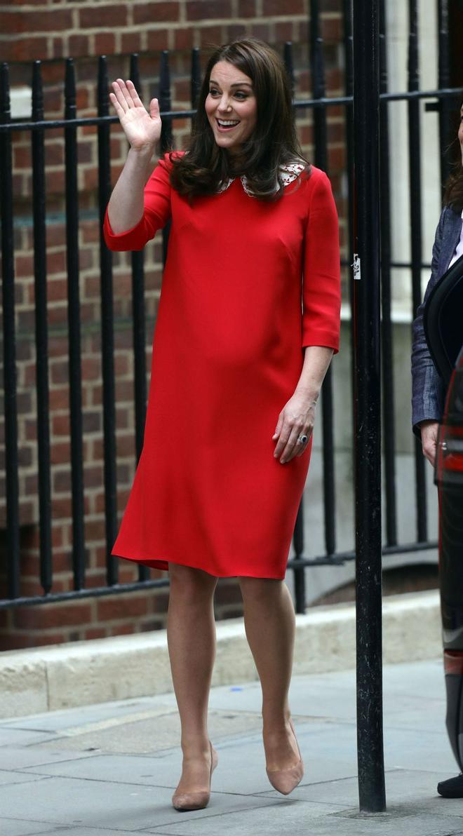 Kate Middleton con vestido rojo de Jenny Packham