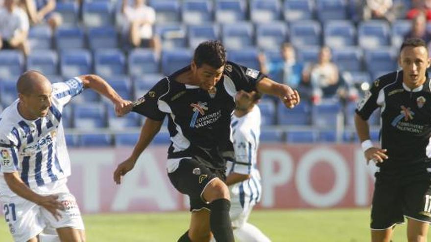 Un momento del partido del Recre y el Elche