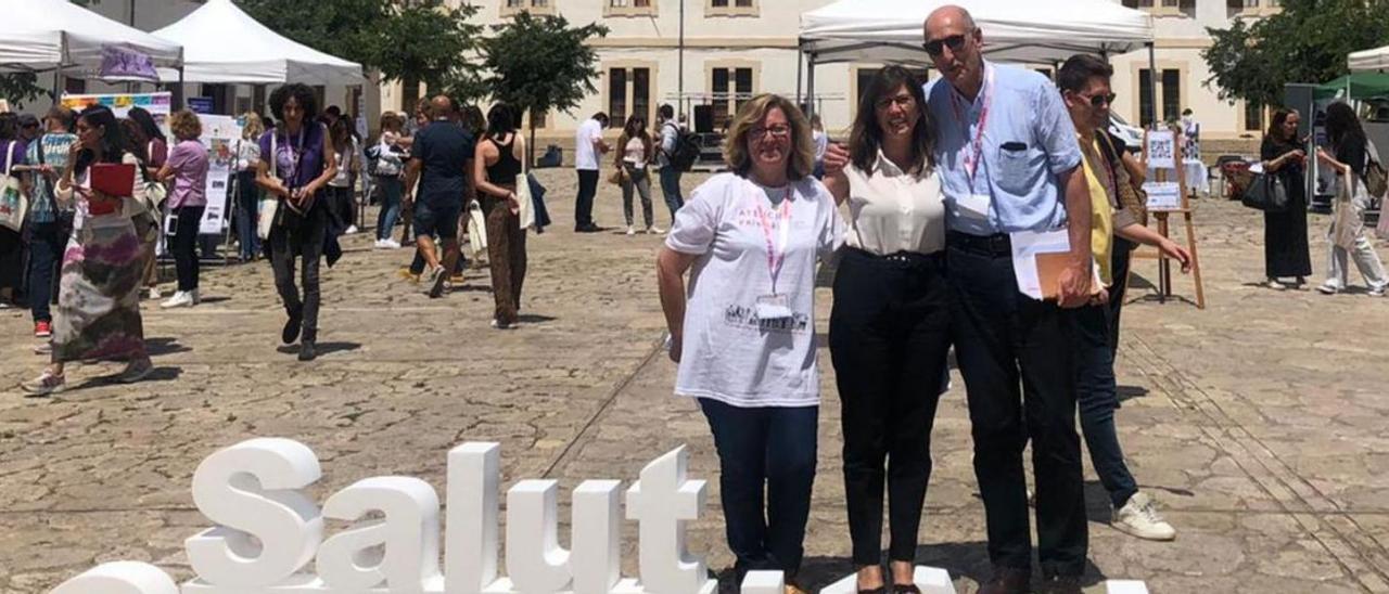 Elena Valverde,  la subdirectora de enfermería Cristina Alfaro y el doctor Josep Lluís de Peray.