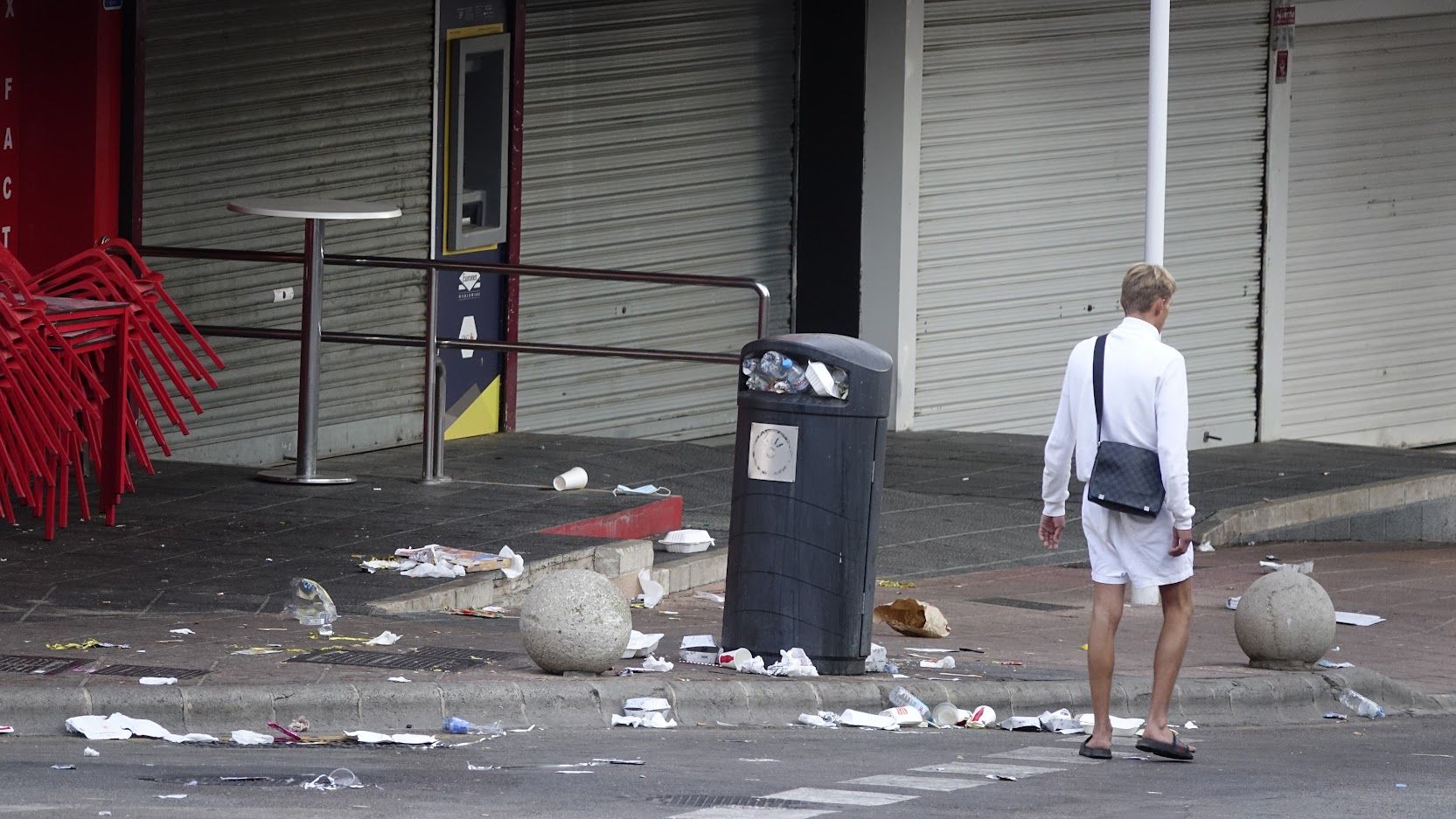 El incivismo invade Magaluf