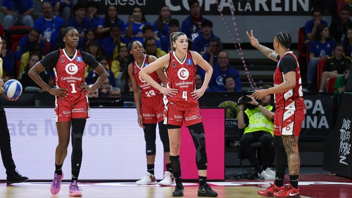 Varias jugadoras del Casademont, durante el último duelo que han jugado en el Felipe