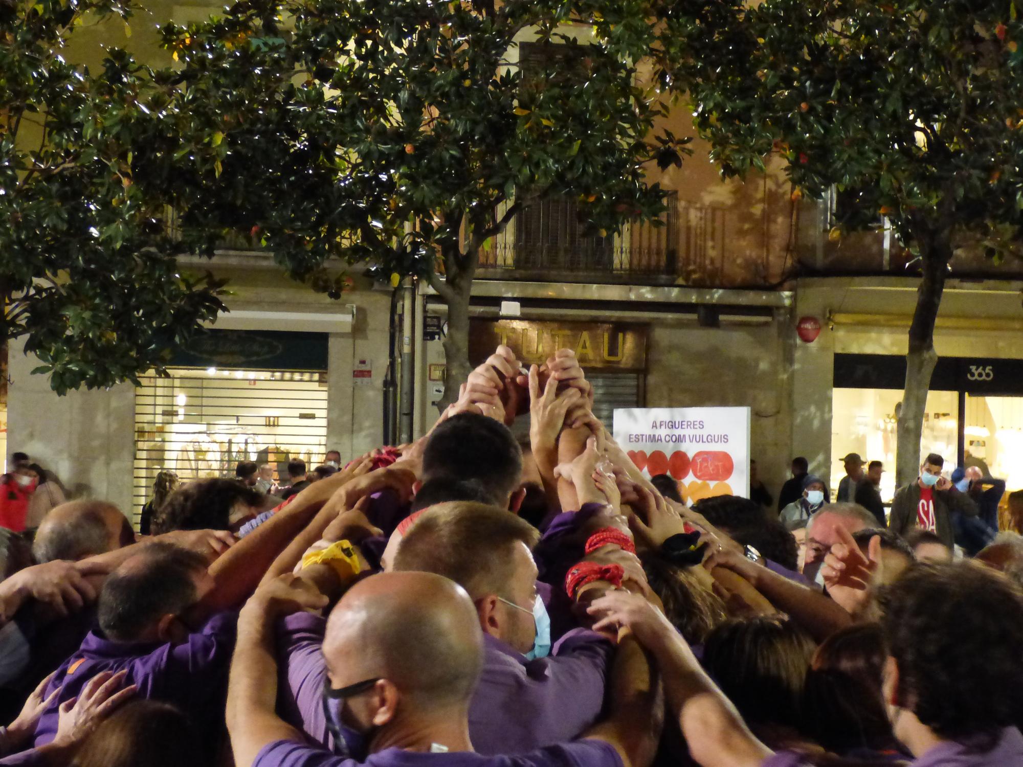 La Colla Castellera de Figueres torna a la plaça de l’Ajuntament després d’un any i mig