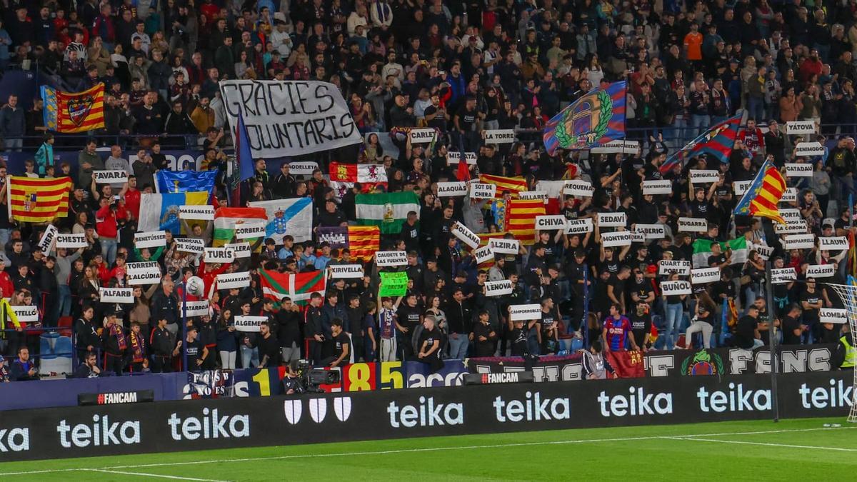 Homenaje en el Ciutat de València antes del Levante - Elche