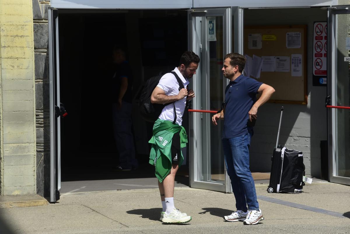 Dava Torres, capitán del Liceo, en la puerta del Palacio de los Deportes este lunes.