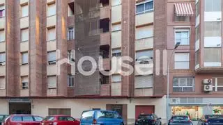 Oferta en Castellón: Venden un piso de cuatro habitaciones por menos de 100.000 euros