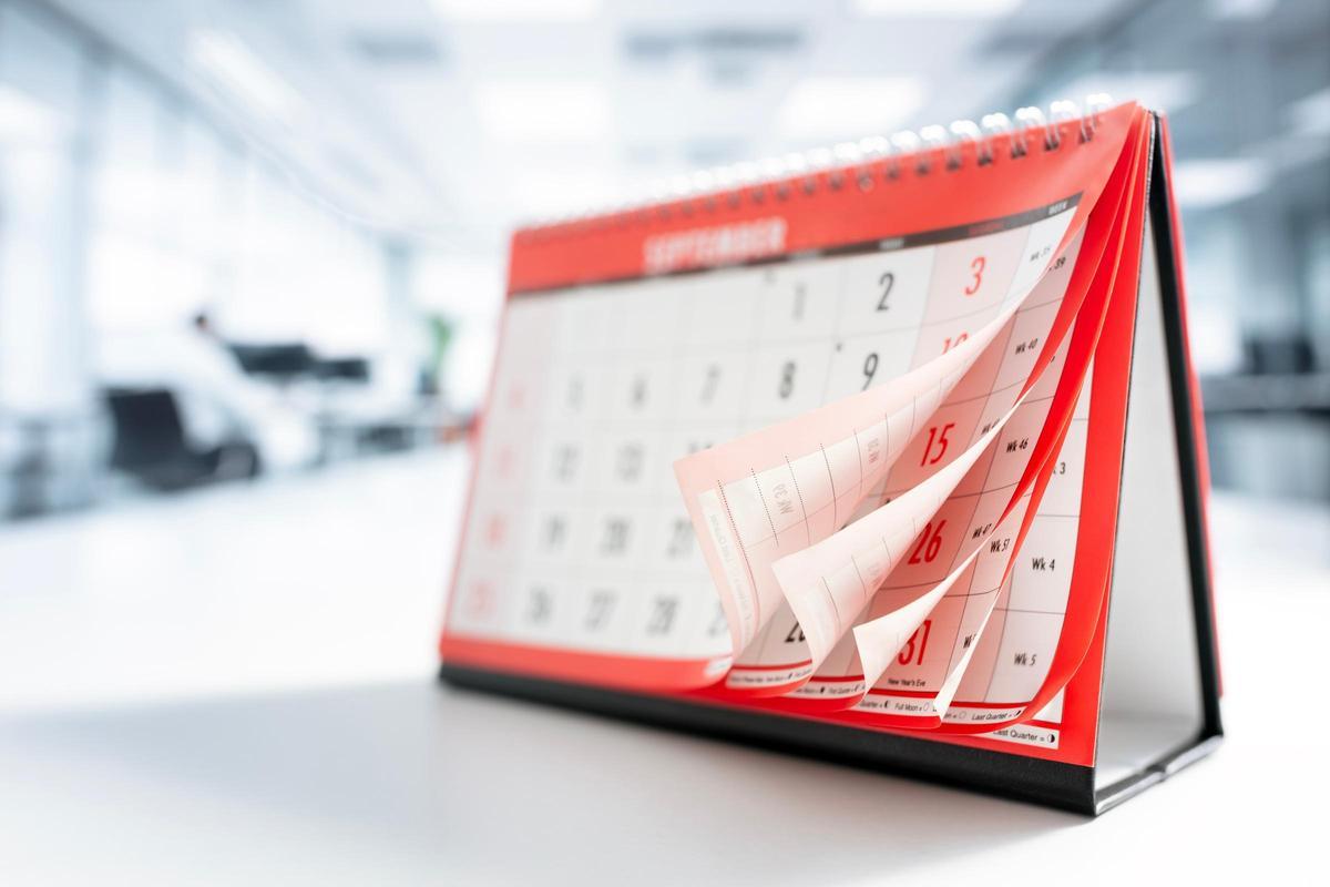 Cómo se escriben los meses, los días de la semana y las estaciones del año.
