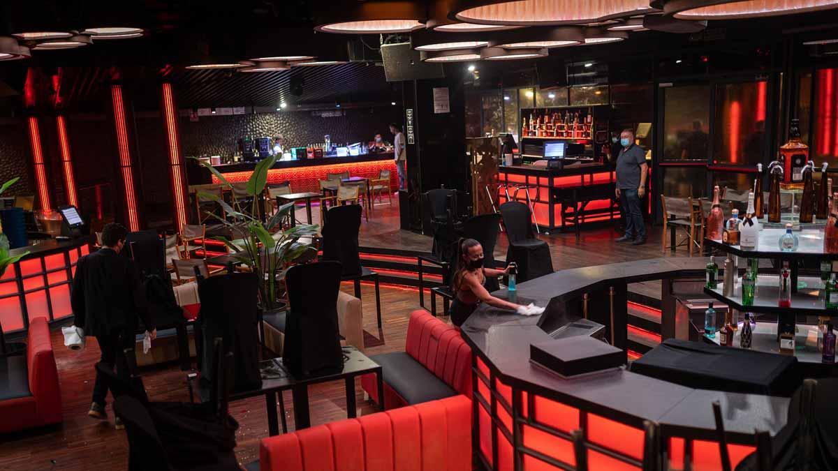 Locals d’oci nocturn de Barcelona podran reobrir temporalment com a bars Locals d’oci nocturn de Barcelona podran reobrir temporalment com a bars