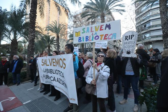 Protesta para salvar la Biblioteca Azorín de Alicante: usuarios denuncian el deterioro del servicio y reclaman un espacio de calidad