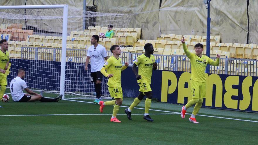 Las crónicas de Tercera | El Villarreal C apuntala la permanencia con una plácida victoria ante el descendido Silla (5-1)