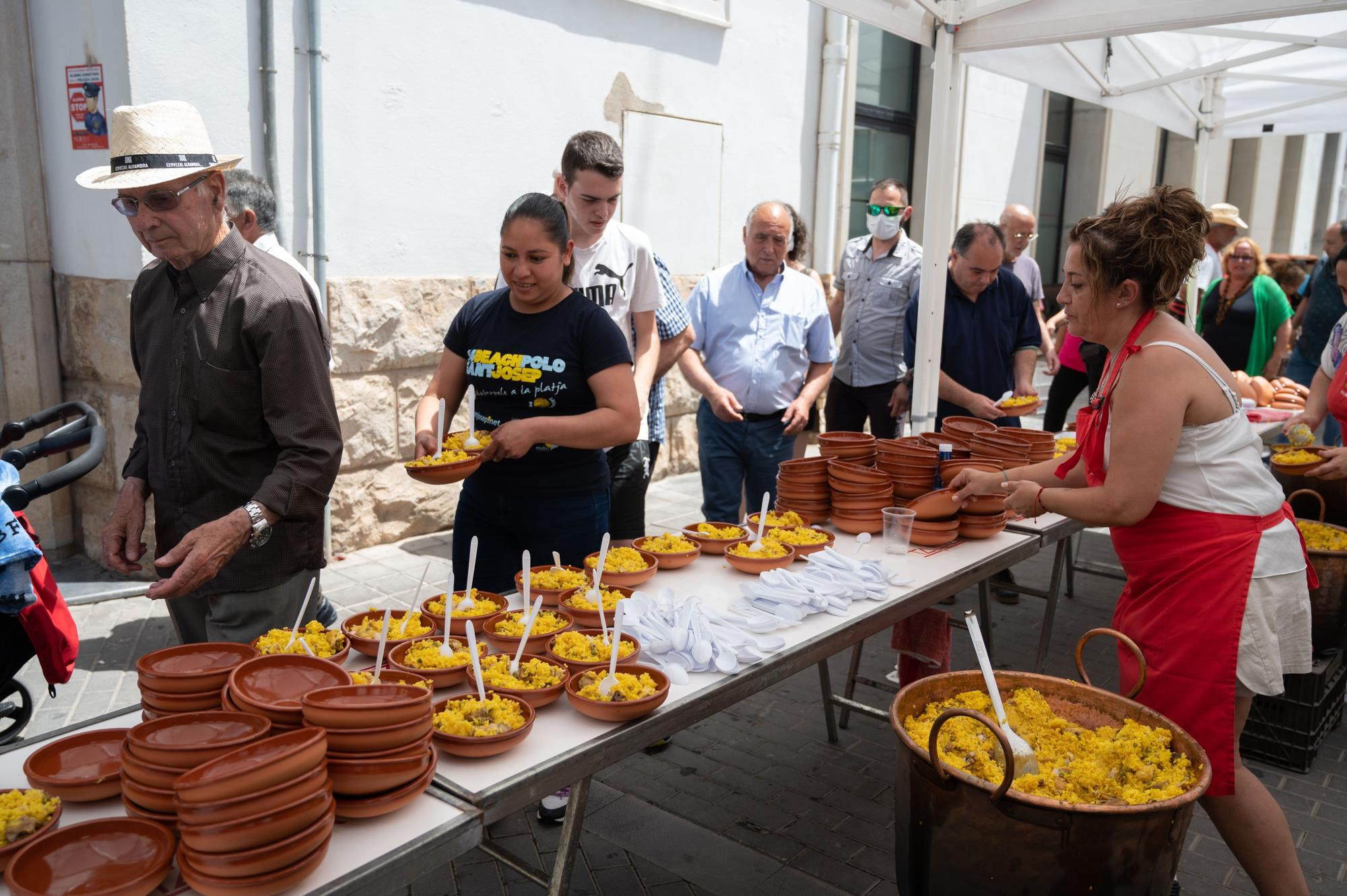 Revive el día grande de Santa Quitèria en Almassora con Les Calderes y la mascletà