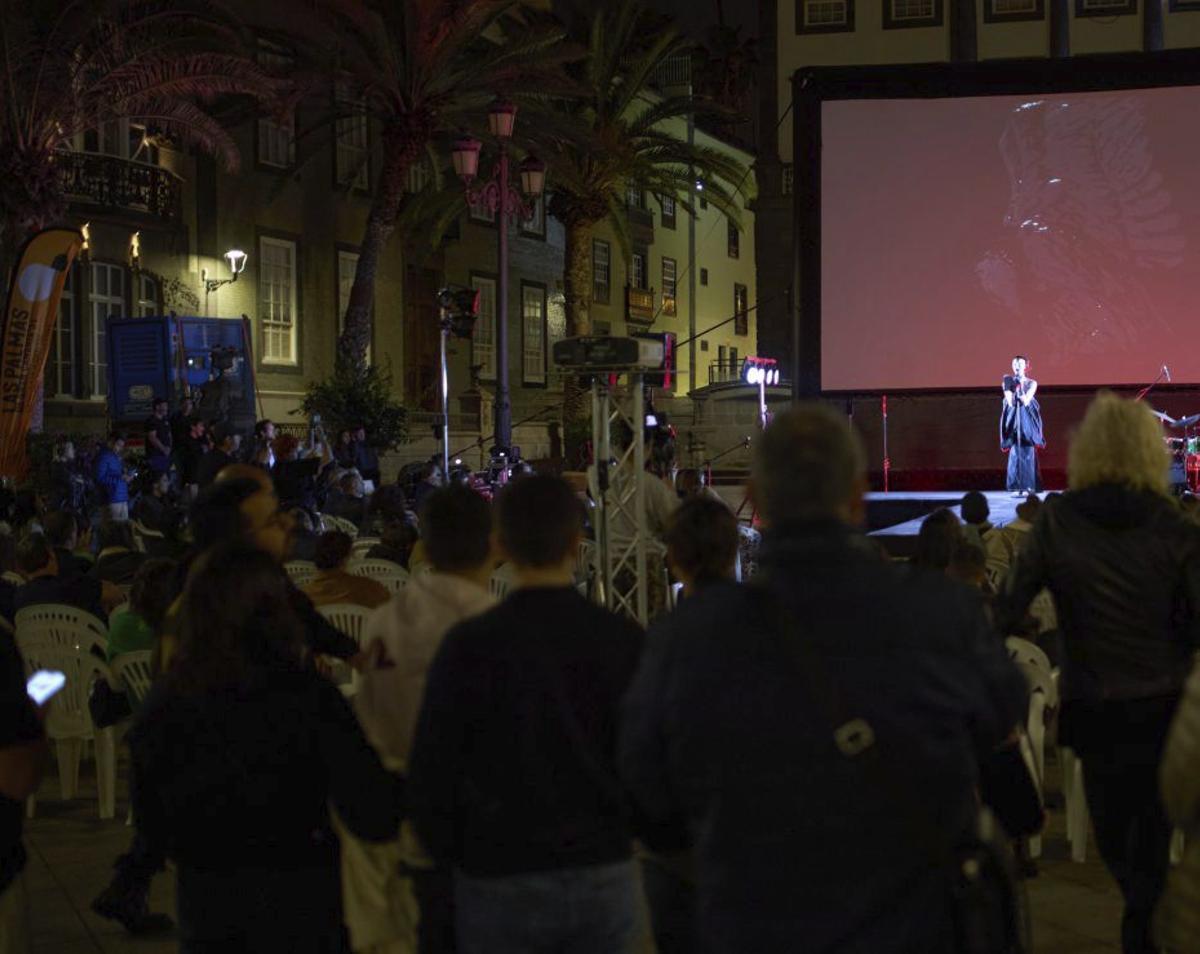 La poeta Vivien Díaz durante el acto de cierre ayer en Santa Ana.