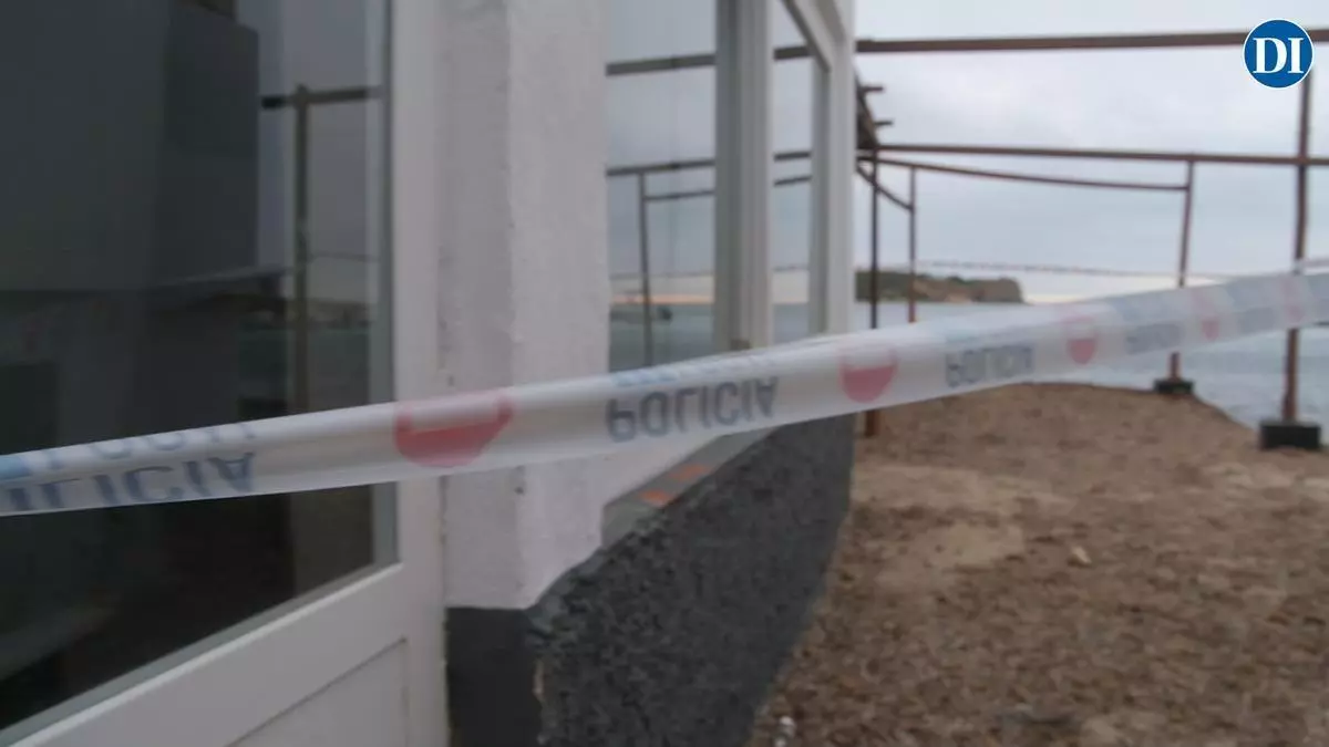Los temporales golpean una playa de Ibiza:  "Estamos muy preocupados. Cada año el nivel del mar sube más"