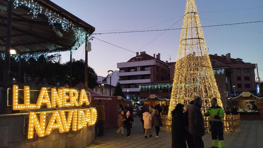 &quot;Llanera Navidad&quot; se llena de familias: &quot;Está muy guapo y tienen muchas cosas para los niños&quot;