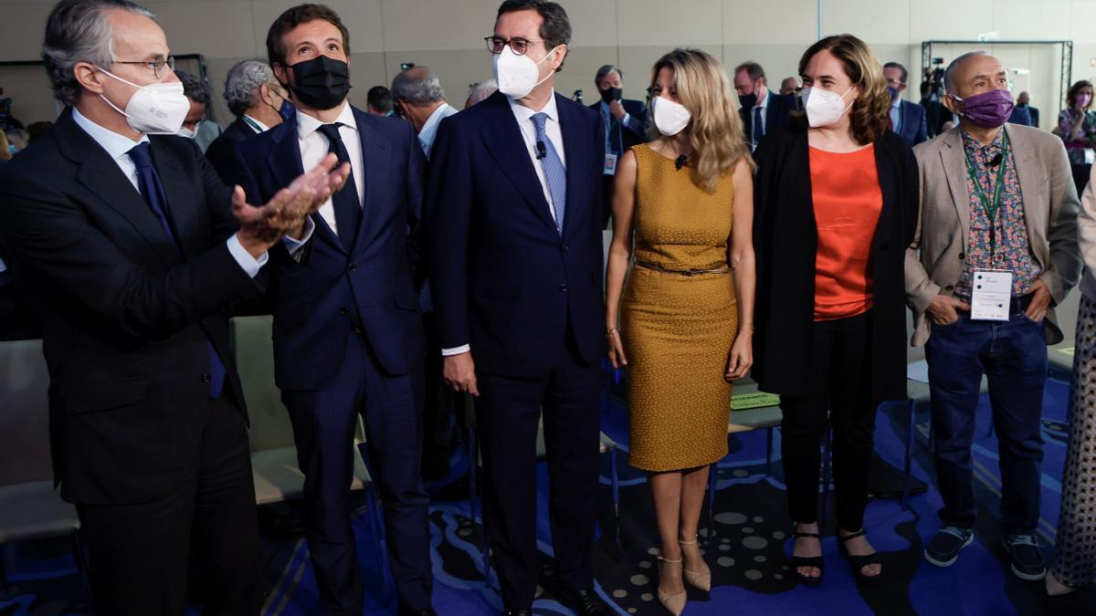 Pablo Casado, Antonio Garamendi y Yolanda Díaz.