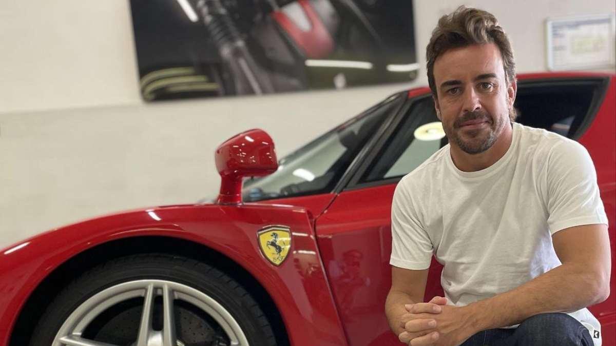 Fernando Alonso con su Ferrari Enzo
