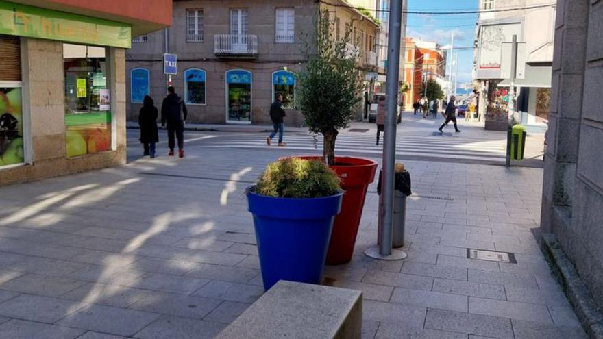 Dos de los nuevos maceteros en Eduardo Vincenti. |  FdV