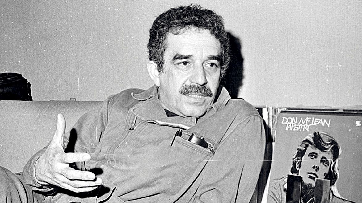 Gabriel García Márquez  en su casa del barrio de Sarrià en Barcelona, en 1975