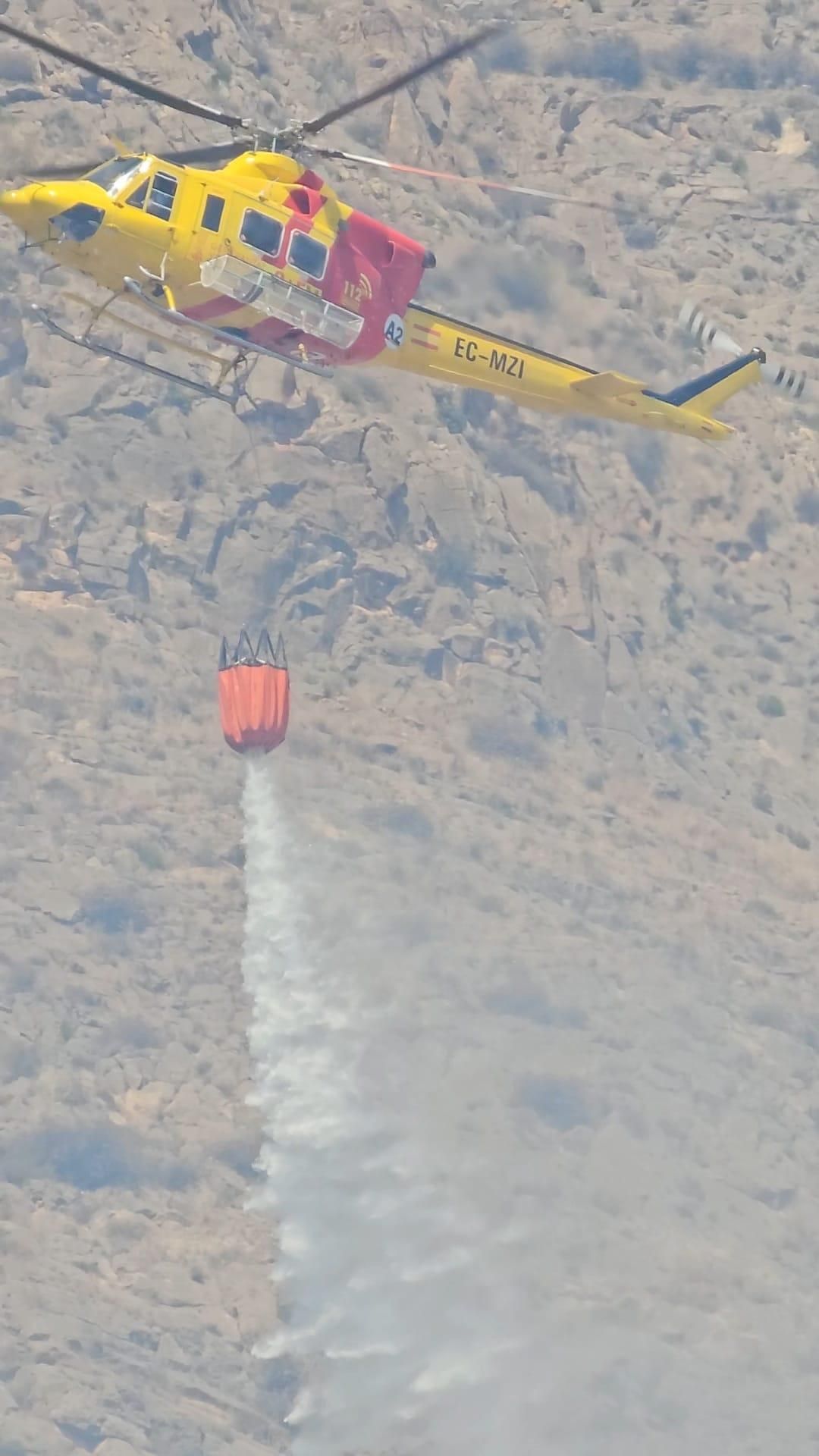Controlado el incendio forestal que afectaba a la Sierra de Orihuela en La Aparecida