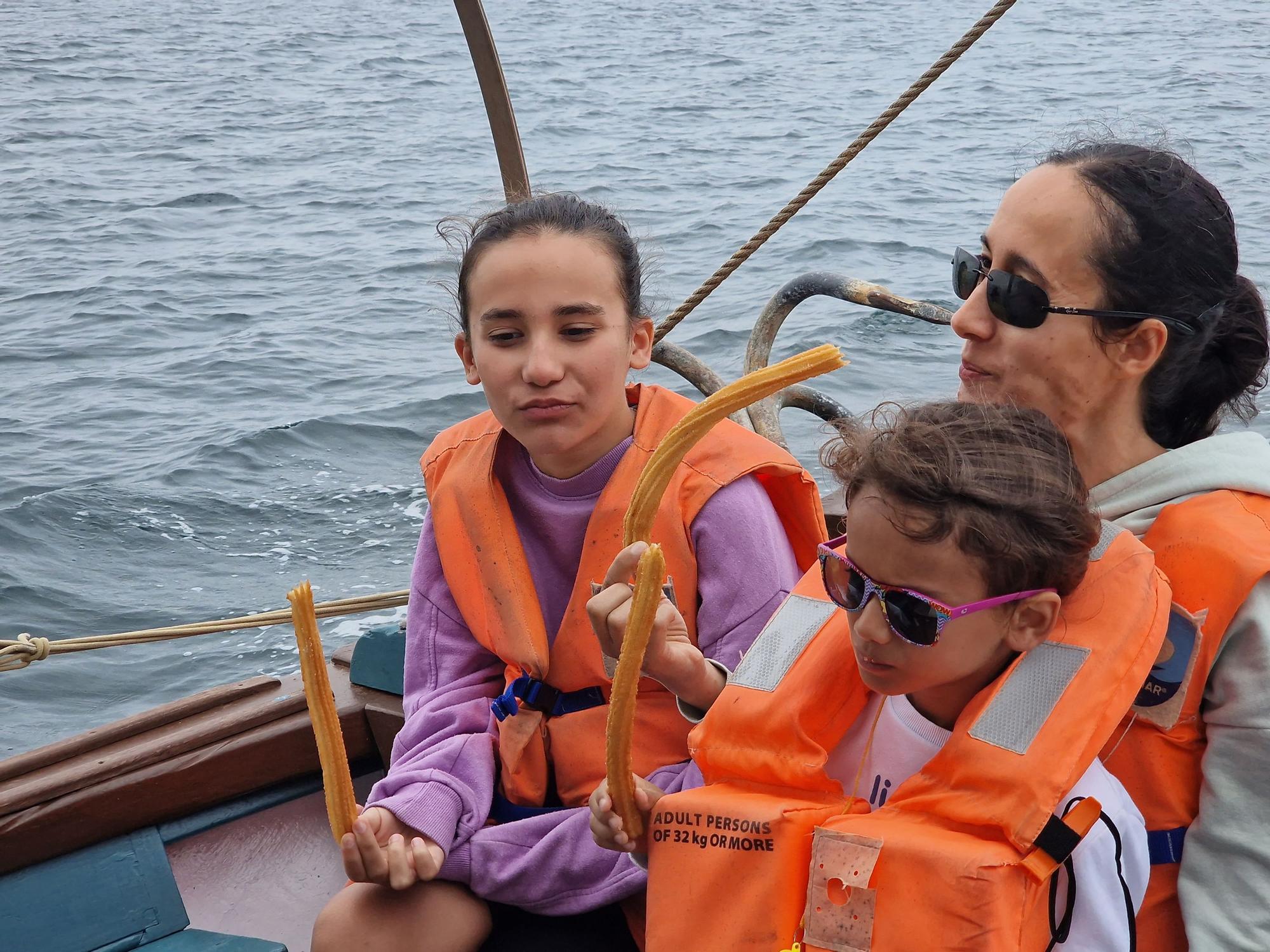 De visita en las Islas Atlánticas de Galicia a bordo del aula flotante "Chasula".