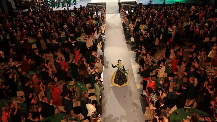 Vídeo: Magdalena 2026: Tombatossals ret honors a la reina Clara en una Galania de tradició i llum