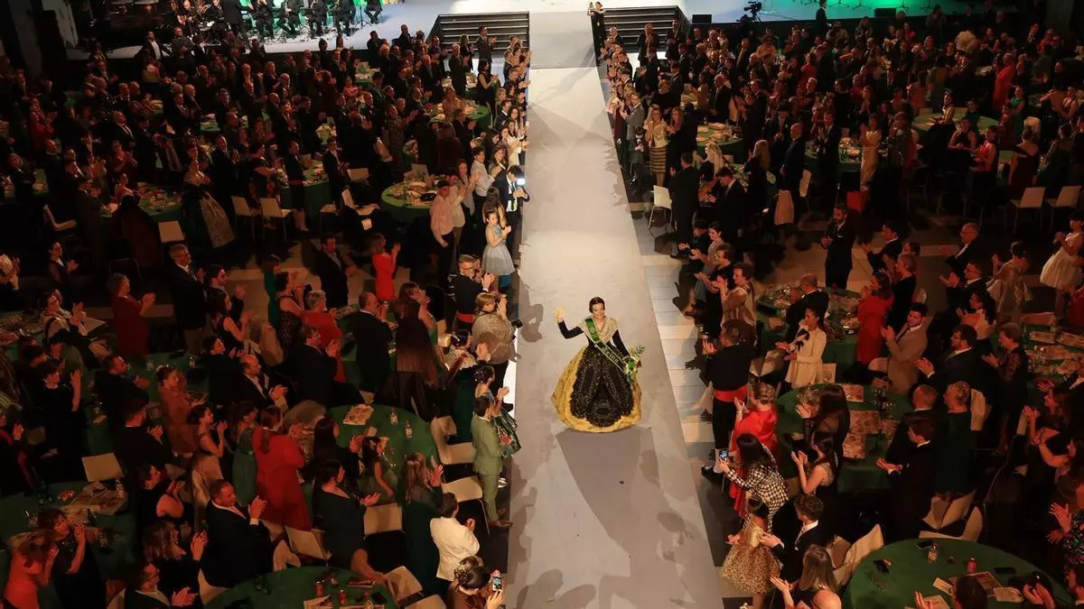 Magdalena 2026: Tombatossals ret honors a la reina Clara en una Galania de tradició i llum