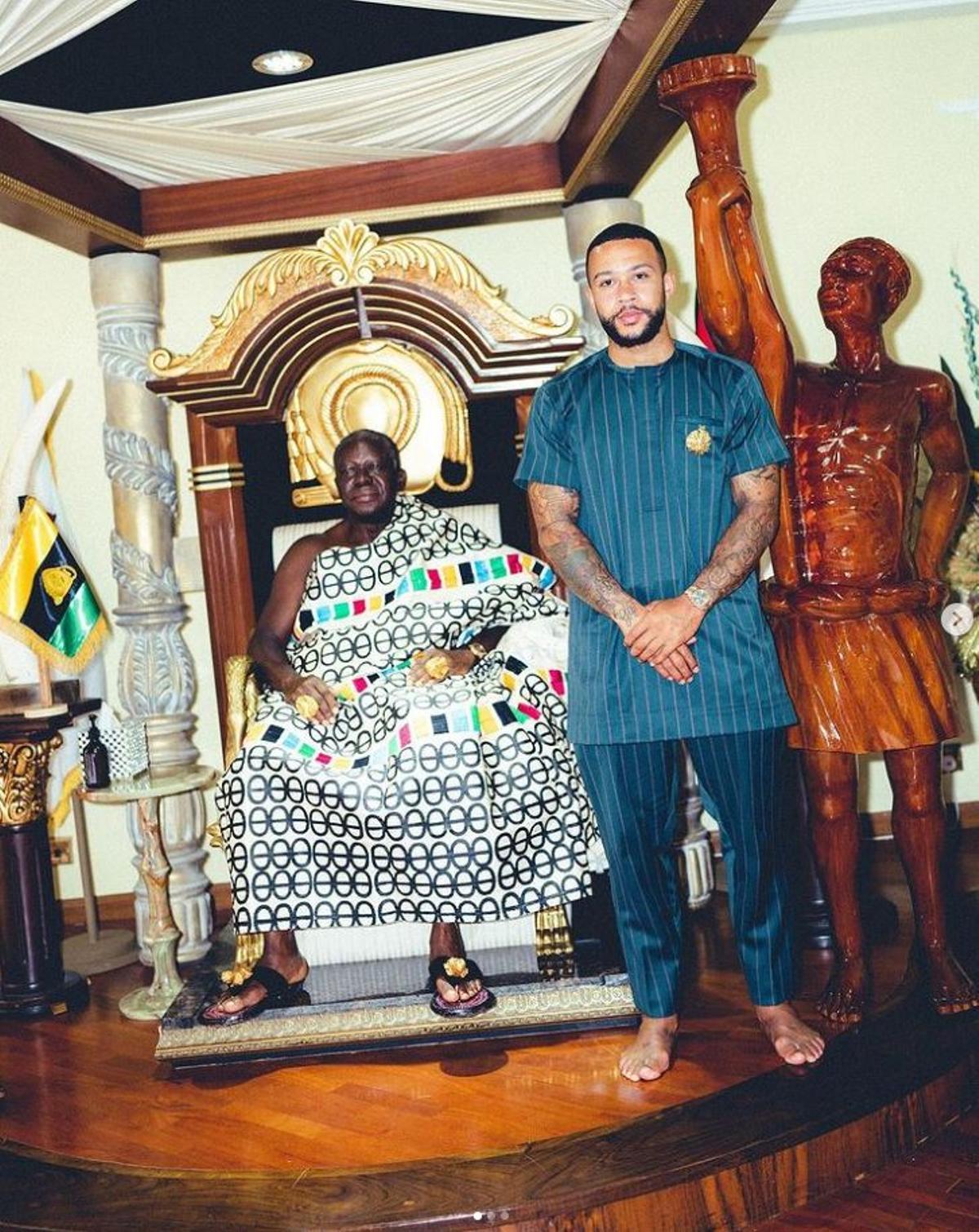 Memphis Depay, recibido por el Rey Otumfuo Osei Tutu II