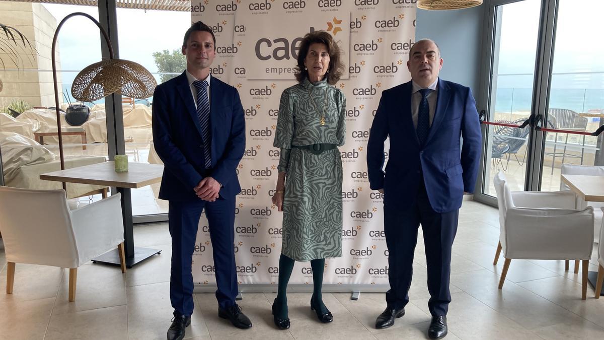 De izquierda a derecha: el presidente de ATA Baleares, Luis García Sánchez, la presidenta de CAEB, Carmen Planas y el presidente de ATA, Lorenzo Amor.