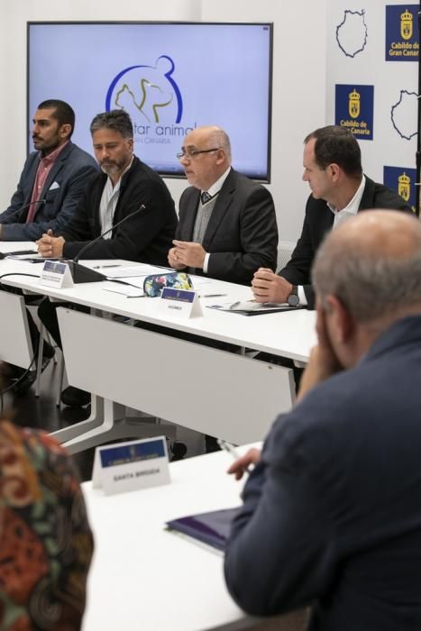 Firma del Pacto por el Bienestar Animal en Gran Canaria