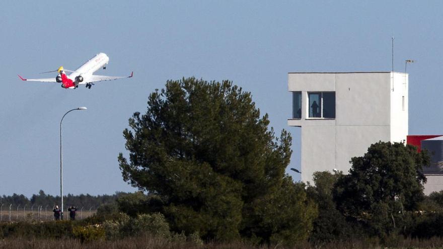 Primer vuelo oficial del aeropuerto de Castelló en enero.