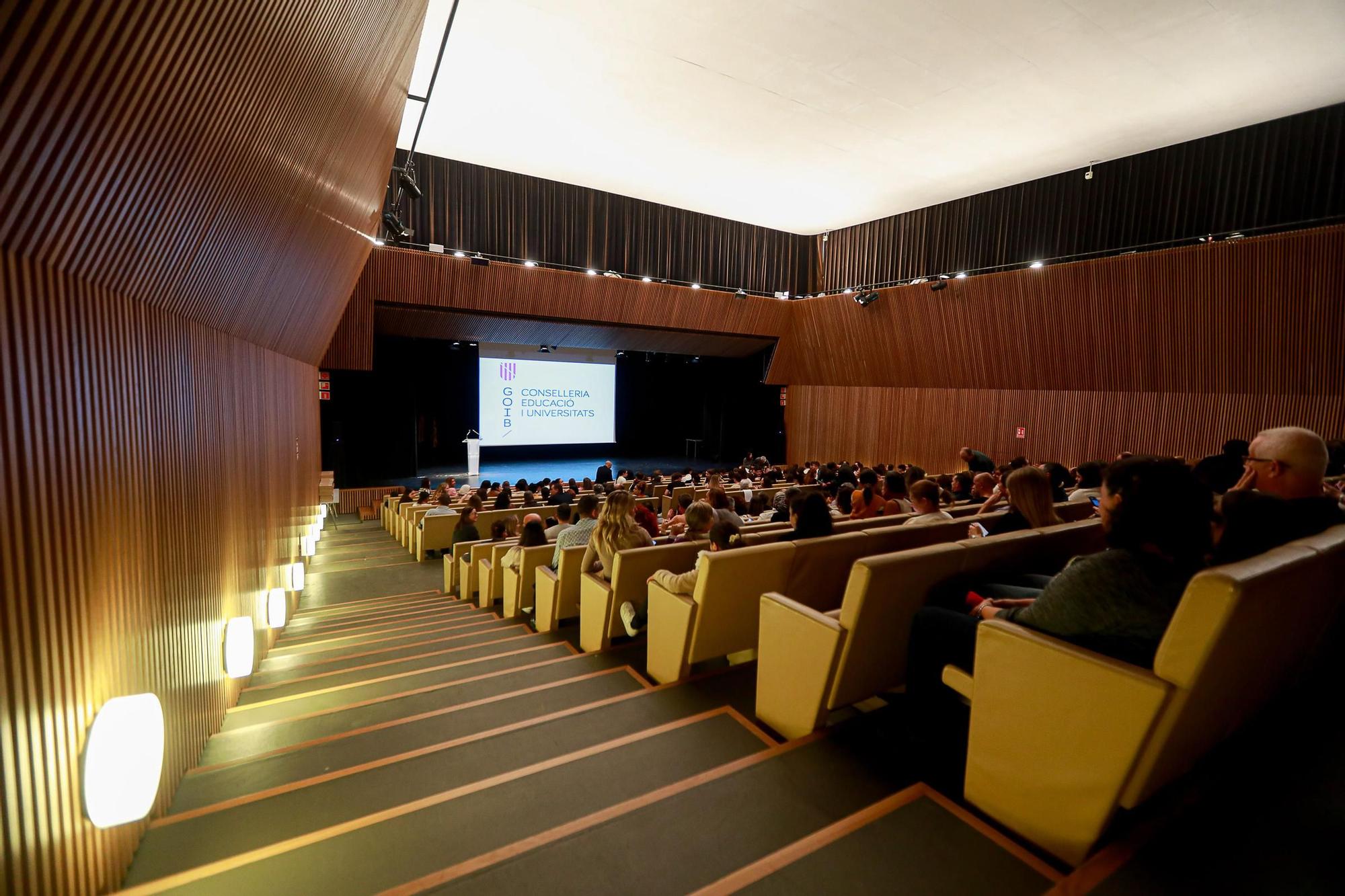 Más de cien alumnos reciben los Premis a l’Esforç i l’Excel·lència de Educación