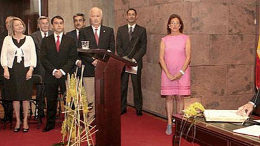 Toma de posesión de Paulino Rivero.