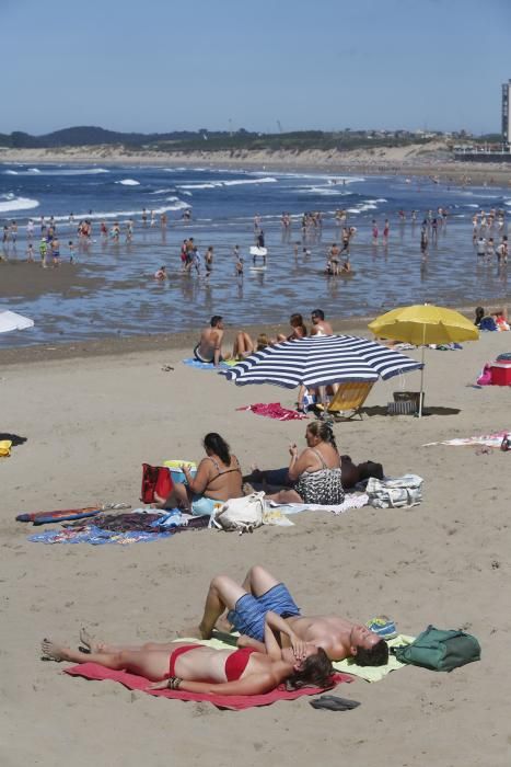 Domingo de calor y de atascos en Asturias