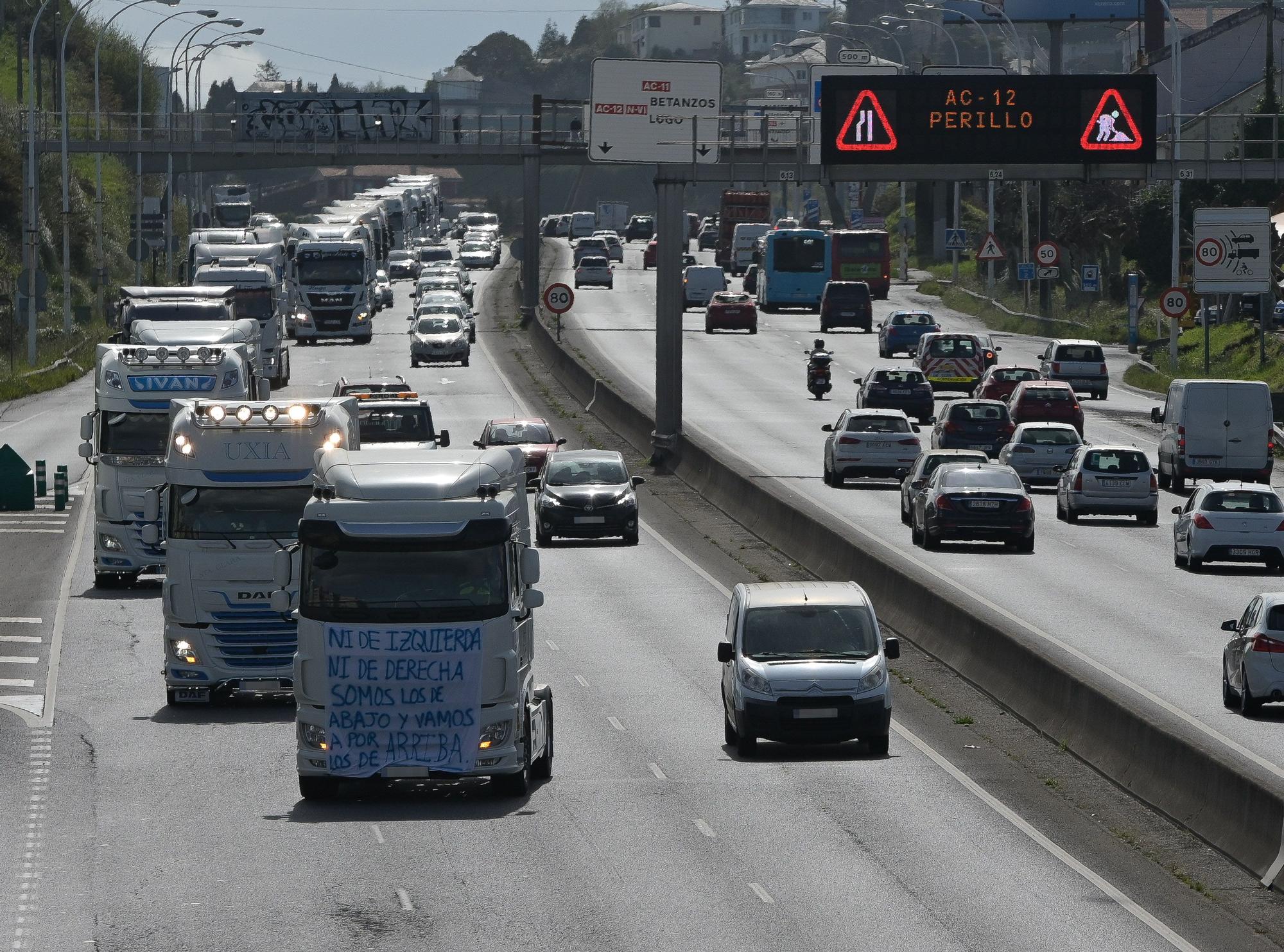 Una caravana de 200 vehículos protestan en A Coruña en el octavo día de huelga