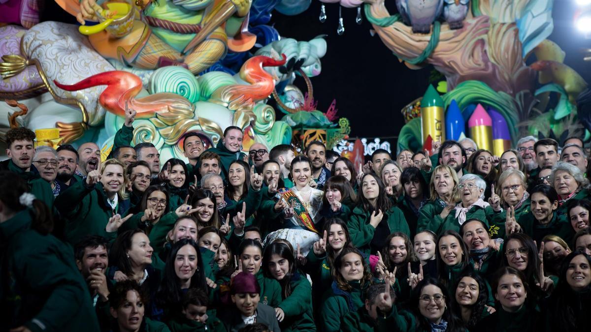 Los falleros de Exposición, celebrando el primer premio de Especial el pasado mes de marzo